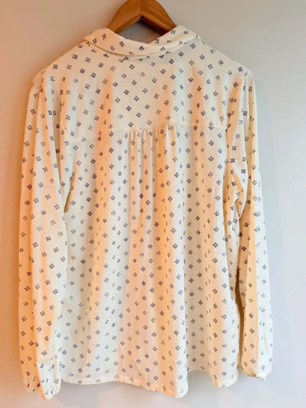 L.L.Bean Camden Hills Button Front Shirt Cream Indigo Print Size Large Regular - Picture 4 of 7